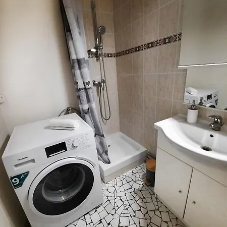 Apartment Evasion - 6 Prs, 2 Ch, Avec Balcon Dijon